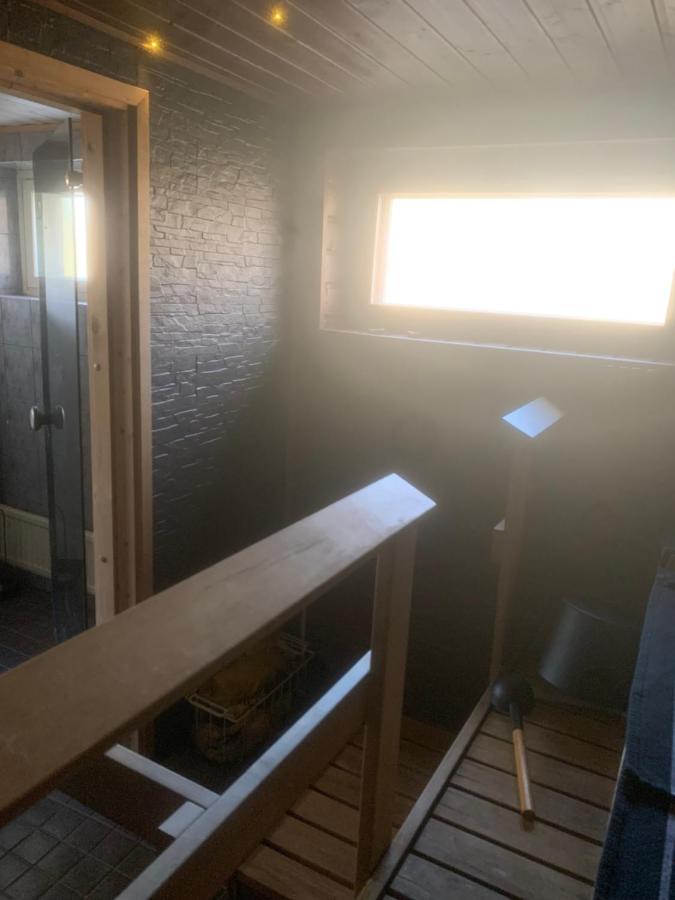 Omakotitalo Rauhallisella Sijainnilla Laehellae Keskustaa Maksuton Pysaekoeinti Ja Puusauna Apartment *