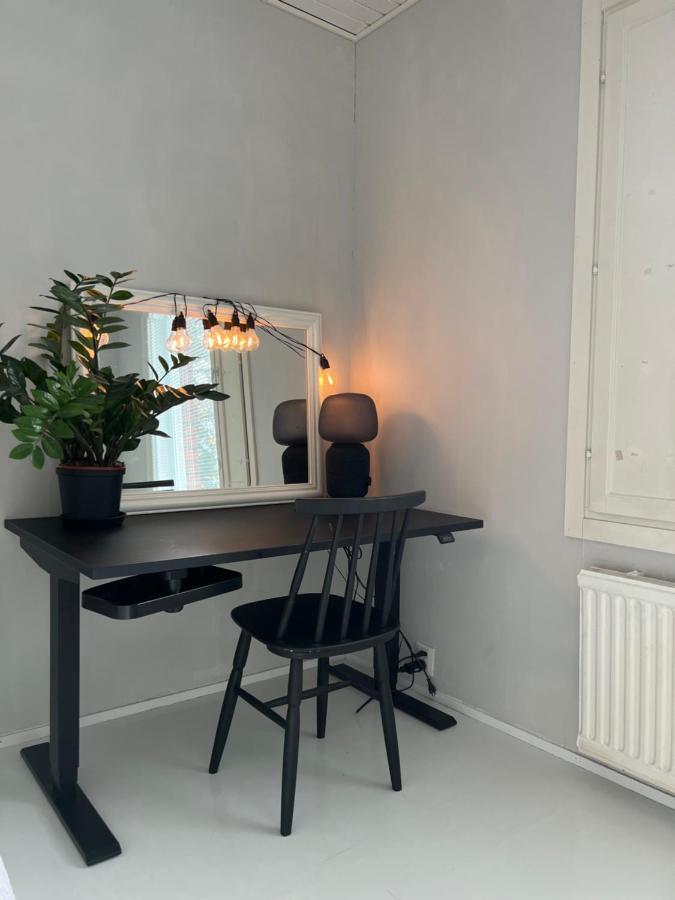Omakotitalo Rauhallisella Sijainnilla Laehellae Keskustaa Maksuton Pysaekoeinti Ja Puusauna Apartment