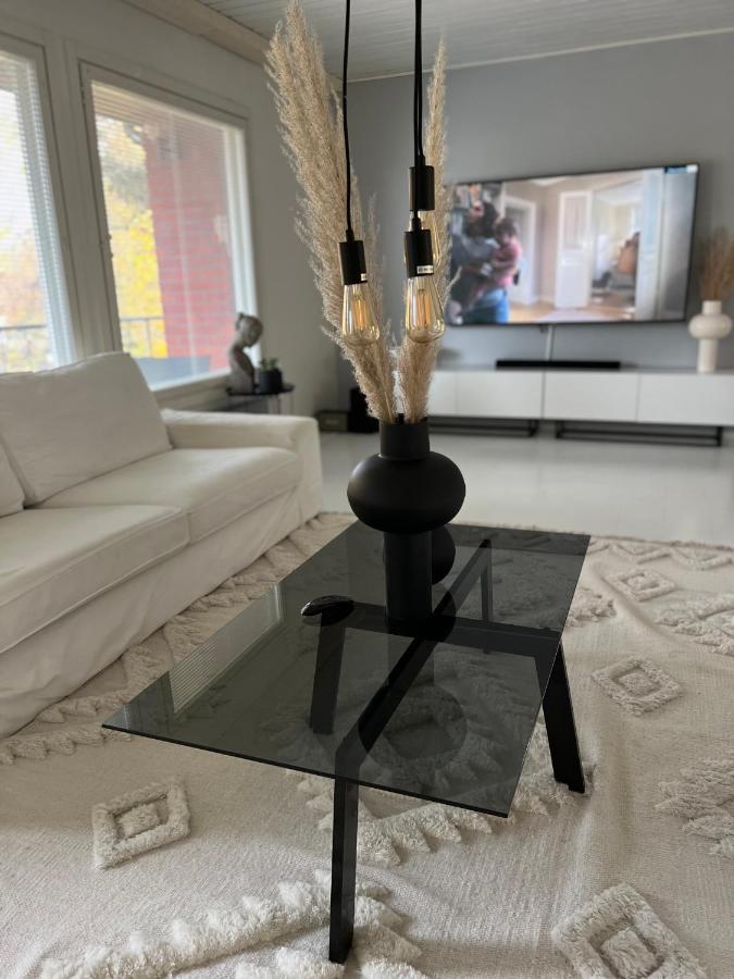 Omakotitalo Rauhallisella Sijainnilla Laehellae Keskustaa Maksuton Pysaekoeinti Ja Puusauna Apartment *